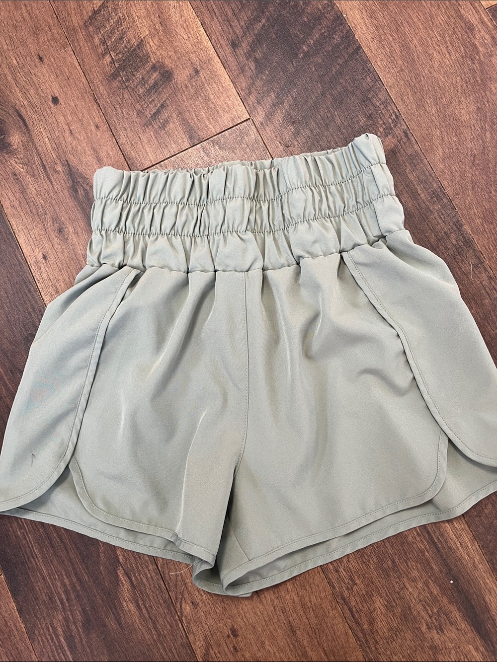 New In Women's Smocked Waist Sage Green Shorts Small